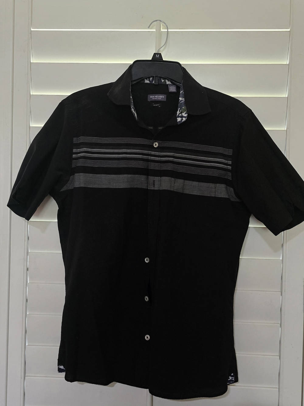 Van Heusen Black Short-Sleeve Button-Down Shirt with Gray Stripes